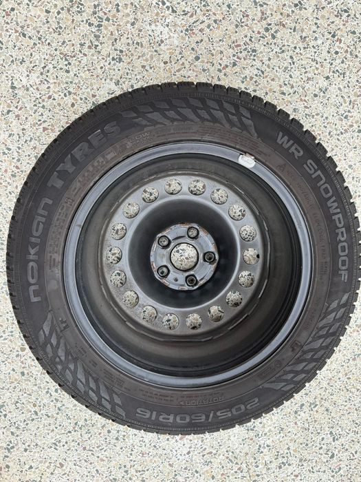 Зимові шини на дисках з ковпаками 205/60r16 розболовуа 5/112