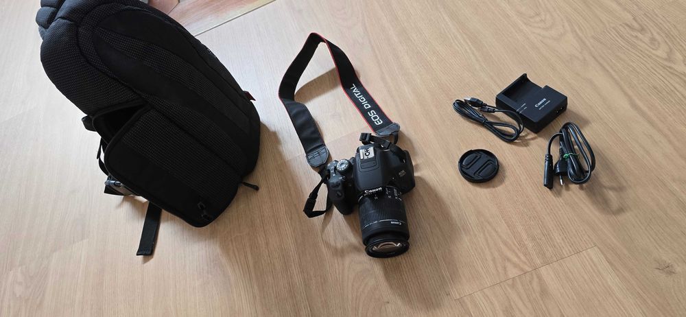 Máquina fotográfica Reflex CANON EOS 700D EF-S18-55MM IS