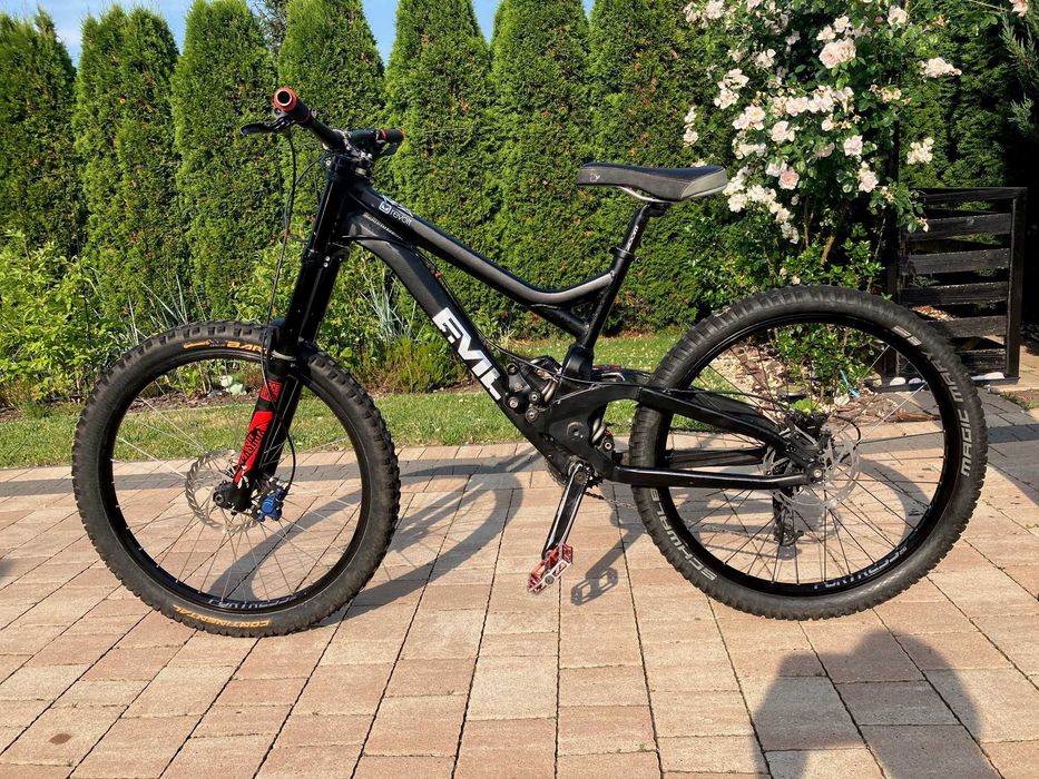 Rower downhill na ramie Evil Revolt z 2009r.