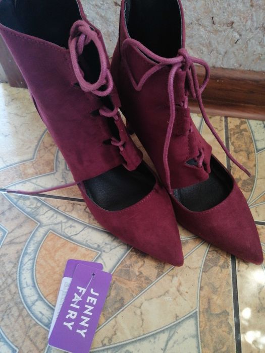 Nowe buty na obcasie