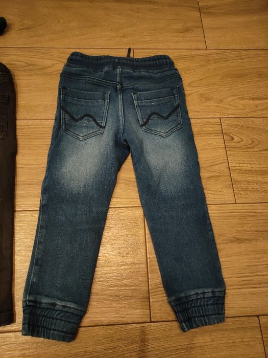 Spodnie chłopięce dżinsy 98/104 szelki