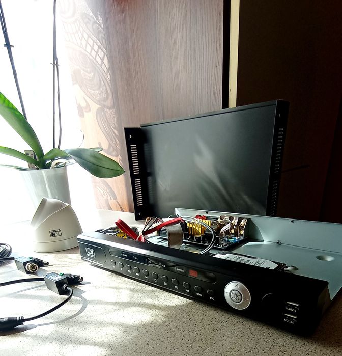 Zestaw monitoringu MW POWER rejestrator IP 4xCH.+kamera IR /5MPX.