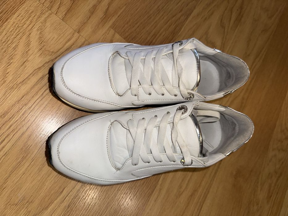 Кросівки білі