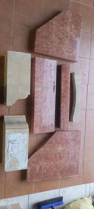 Obudowa kominka marmur Rosso Verona.