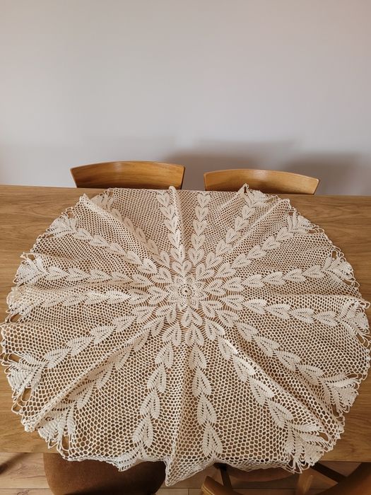 Obrus ręcznie robiony na szydełku