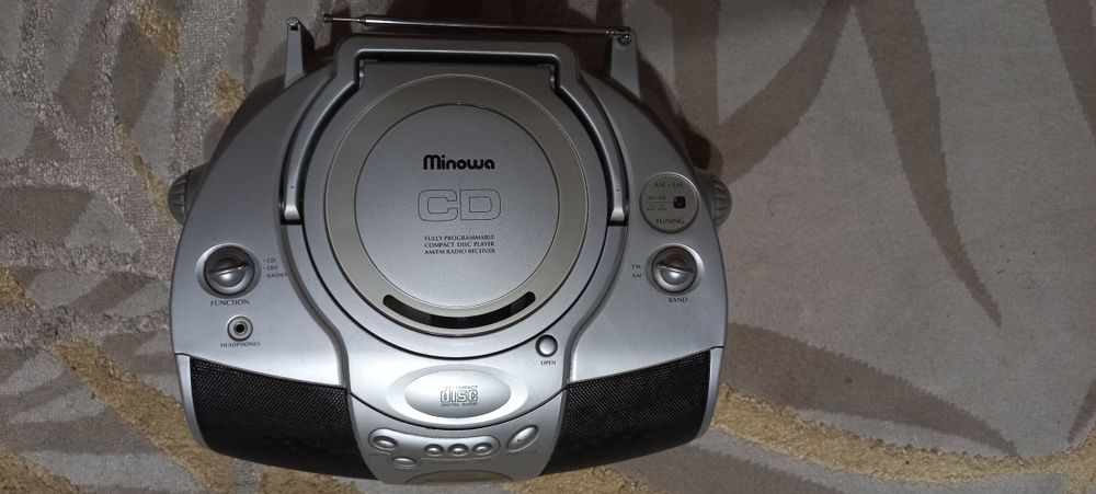 *Minowa *Boombox *radio*