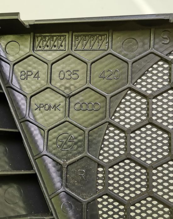 AUDI A3 8P- деталі салону: алюміній, ручки, решітки динаміків