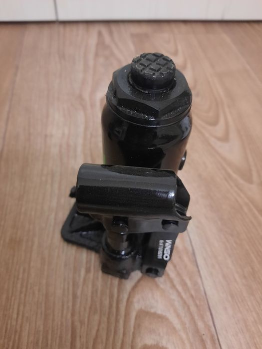 Продаю новий автомобільний домкрат !!!