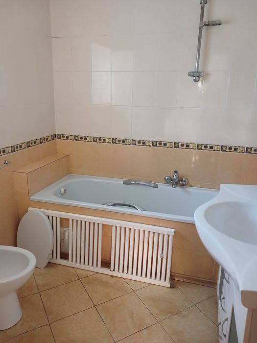 Пропонуємо до продажу  гарний та просторий будинок у м.Шпола.