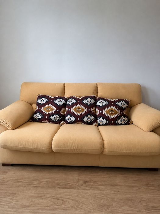 Sofá 3 lugares amarelo