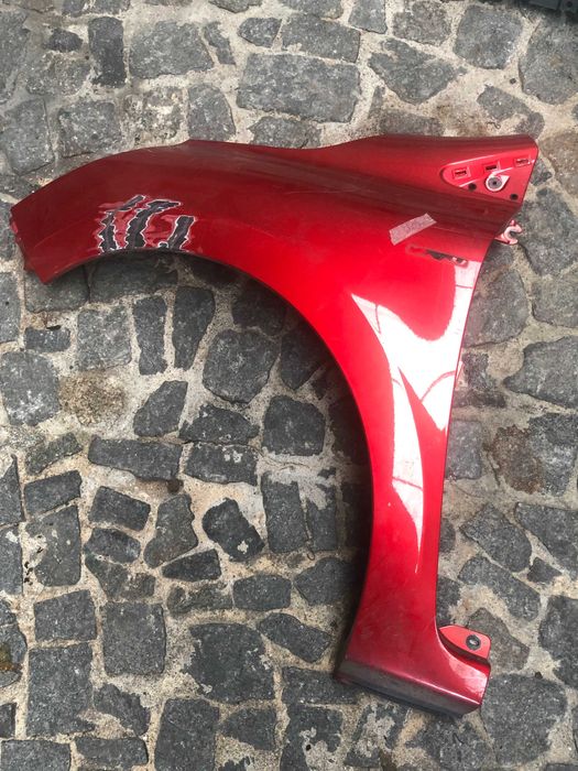 Para-choques Frente Clio IV 99 € + 2 Guarda lamas 50 € cada