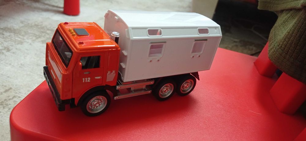 Машинки іграшки для хлопчиків.