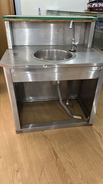 Vende-se móvel lava-mãos em inox ideal para talhos, cafés, pastelarias, snack-bares, restaurantes ou zonas de preparação alimentar.