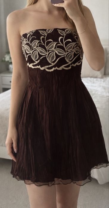 Sukienka boho brązowa w kwiatki z falbanką