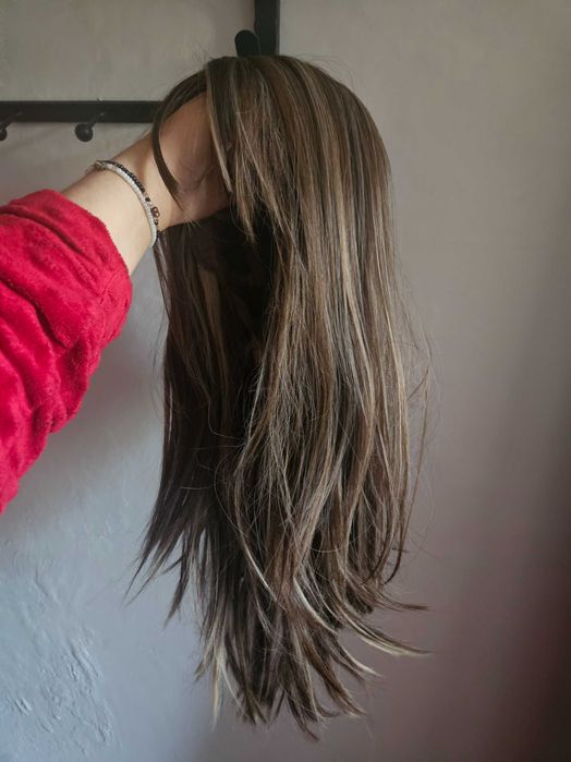 Peruka braz z pasemkami blond i grzywka,cieniowana