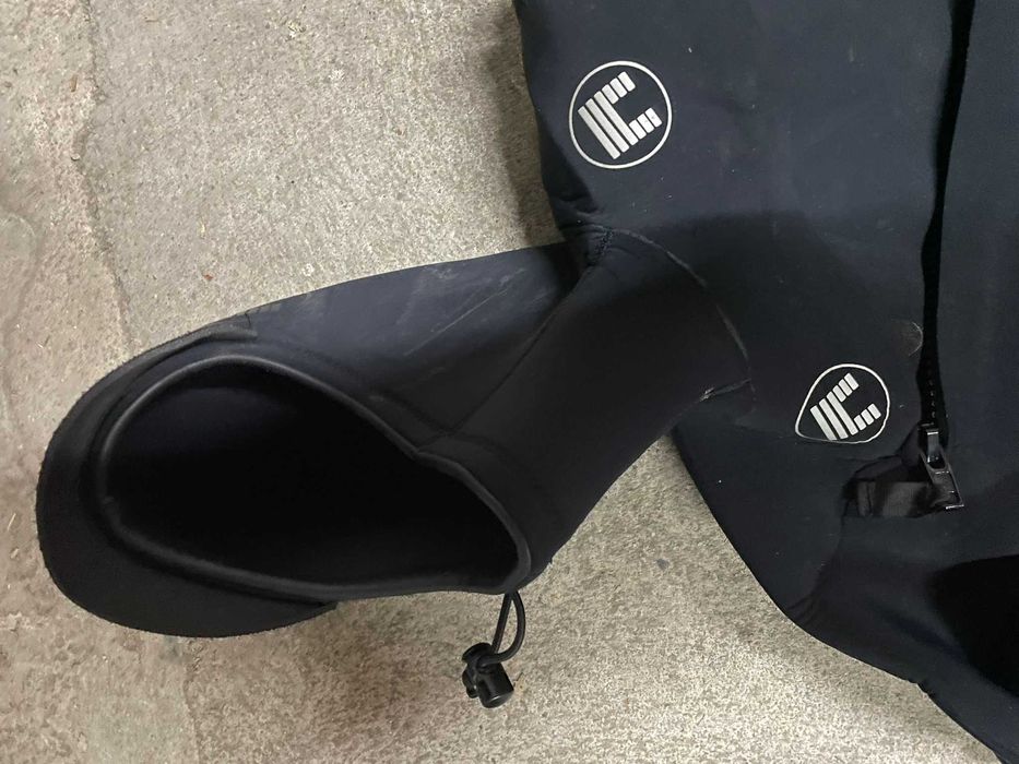 fatos de surf varios tamanhos