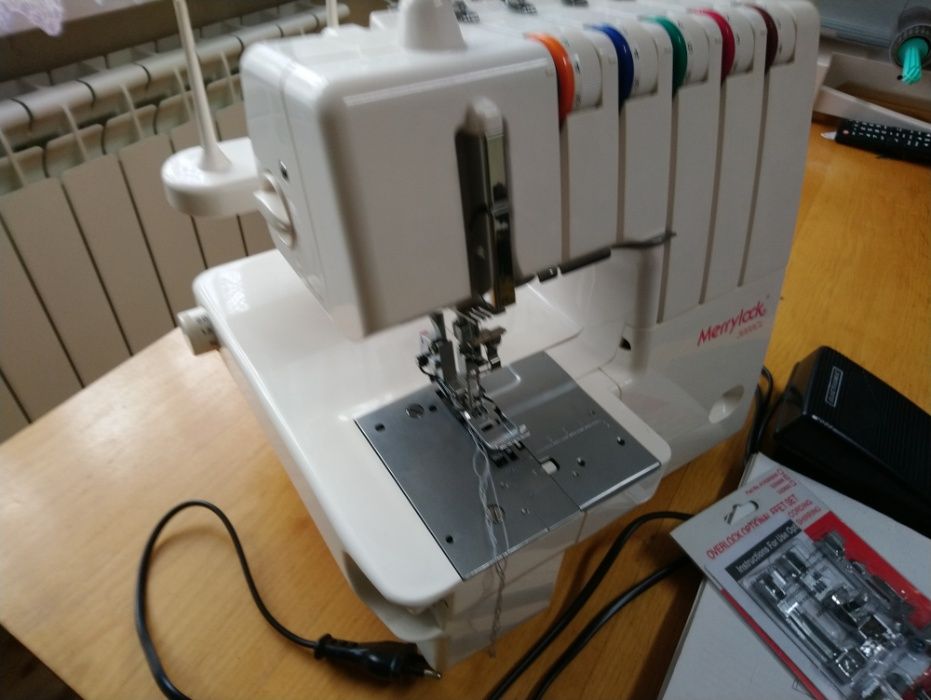 Merrylock 3000CL - 5-nitkowy coverlock - owerlok