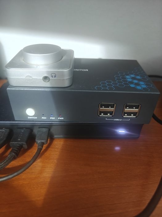 KVM para monitor duplo 4K