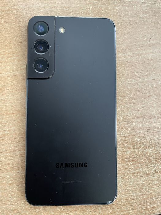 Samsung s22 в нормальному стані без вигорань але з тріщинами