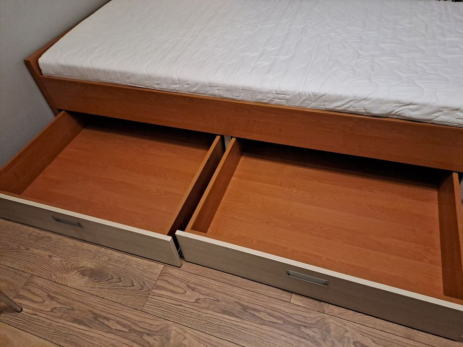 Sprzedam łóżko z materacem