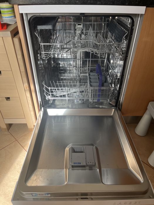 Máquina de lavar loiça Beko DFN16420W (perde água)