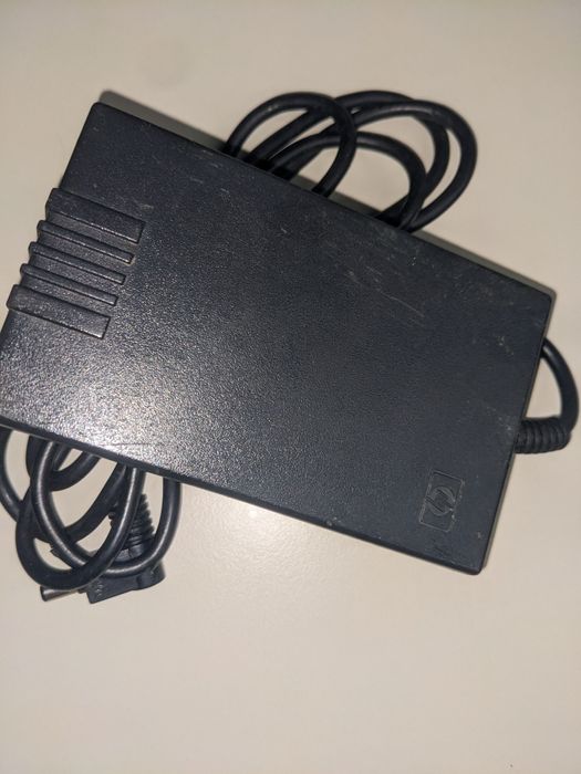 Блок живлення ноутбука HP 10.6v 1.32A