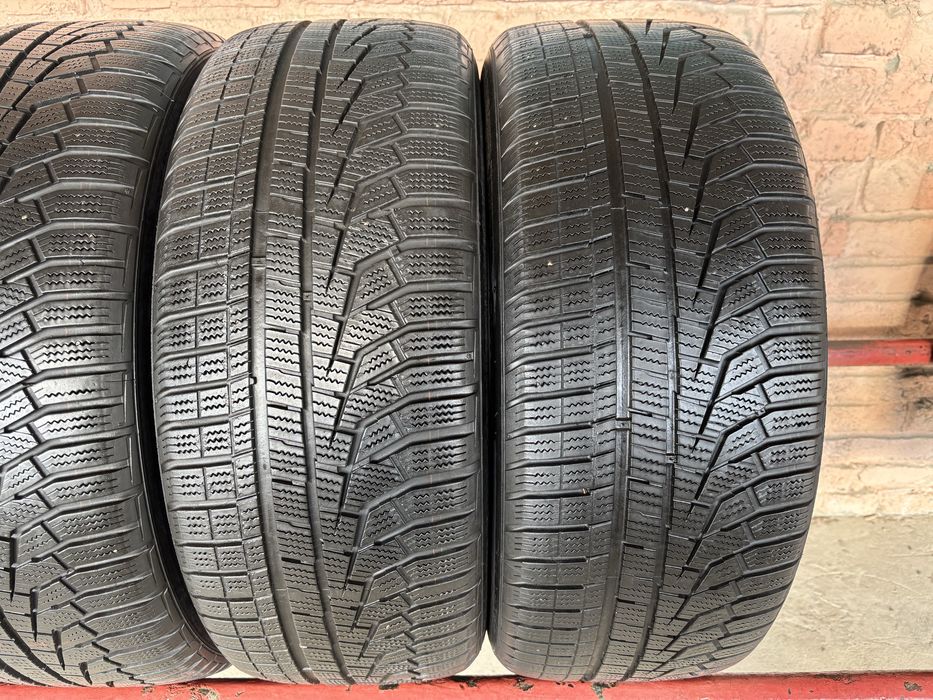 Комплект зимових шин 225/55R17 Hankook
