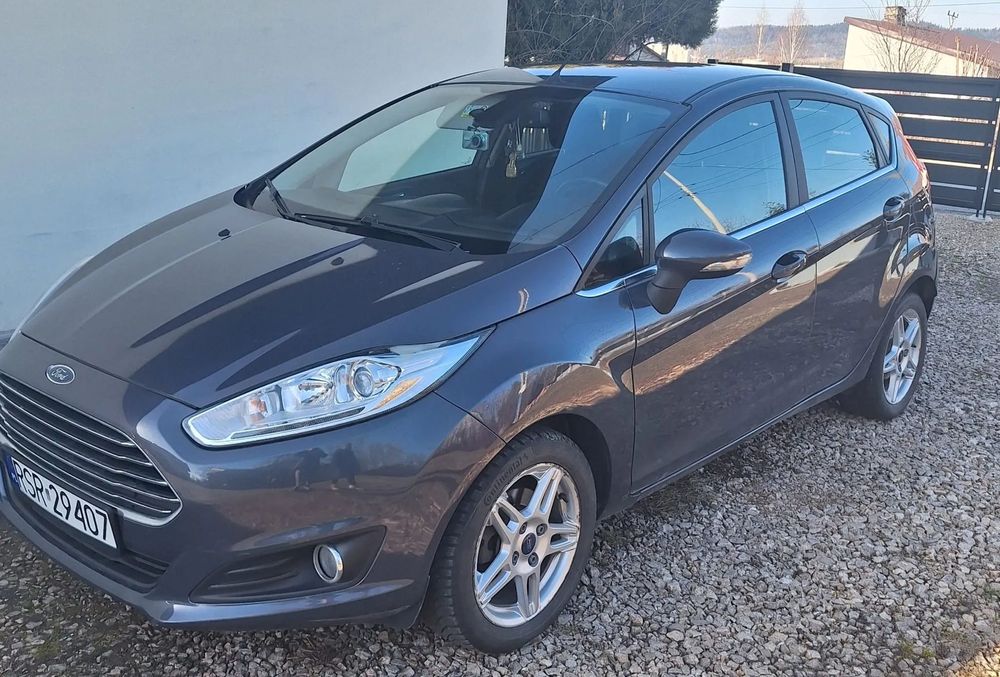 Ford Fiesta Sprzedam Forda Fiestę Mk7 life 2013 rok.