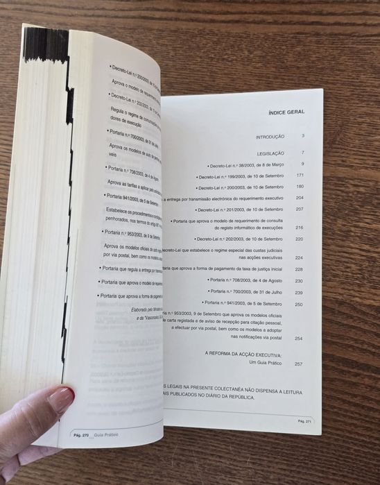 Livros jurídicos / Direito / 1 = 2,5€ / 10 = 20€