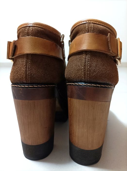 Botas com salto em pele genuína marca Sacchi (T. 39)