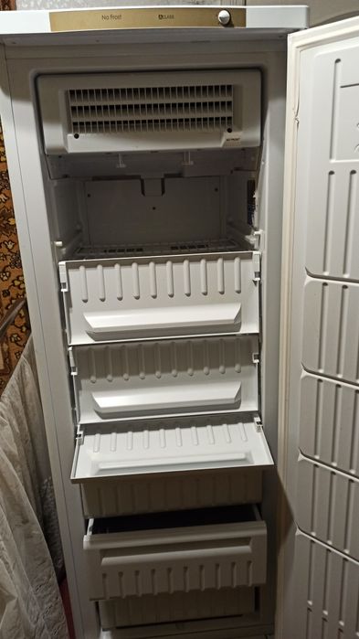 Продам Морозильную Камеру No Frost Indesit