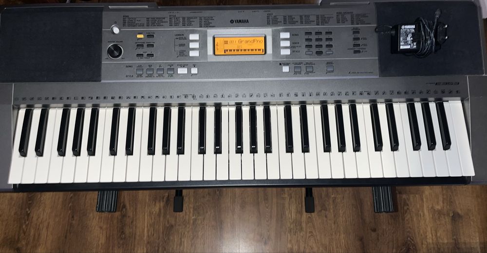 Keyboard Yamaha psr e353 (ze stojakiem i kablem)
