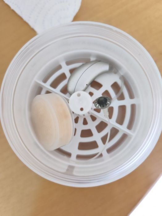 Aparat słuchowy na lewe ucho