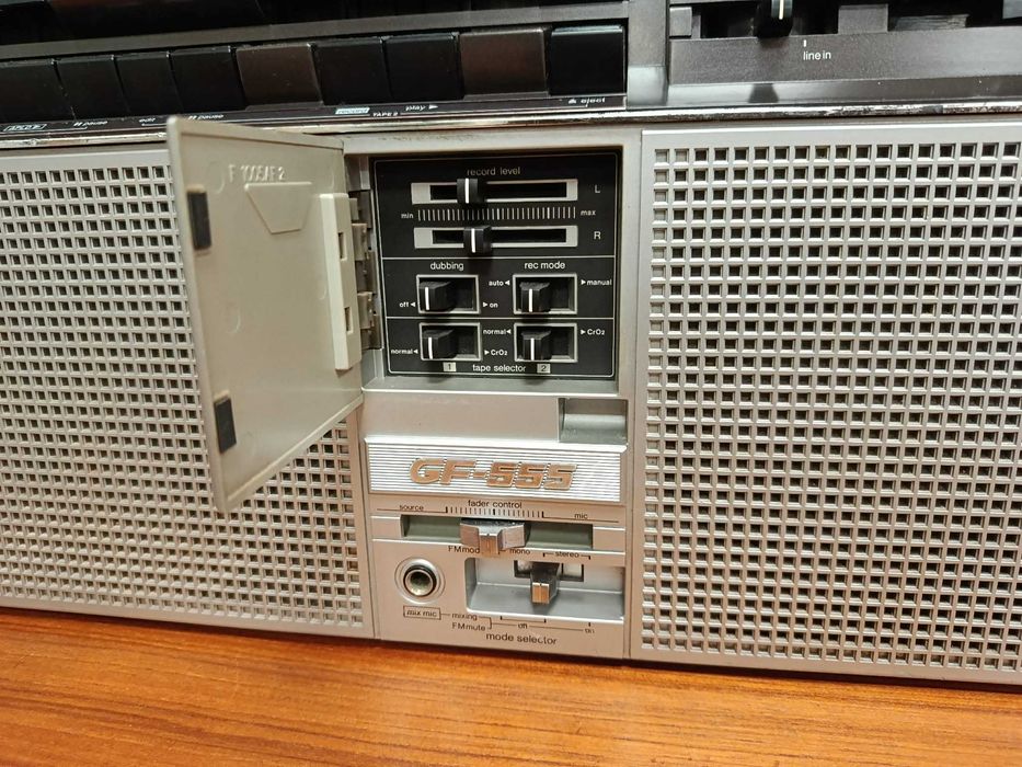 Radiomagnetofon dwukasetowy Sharp GF-555 Boombox z lat 80