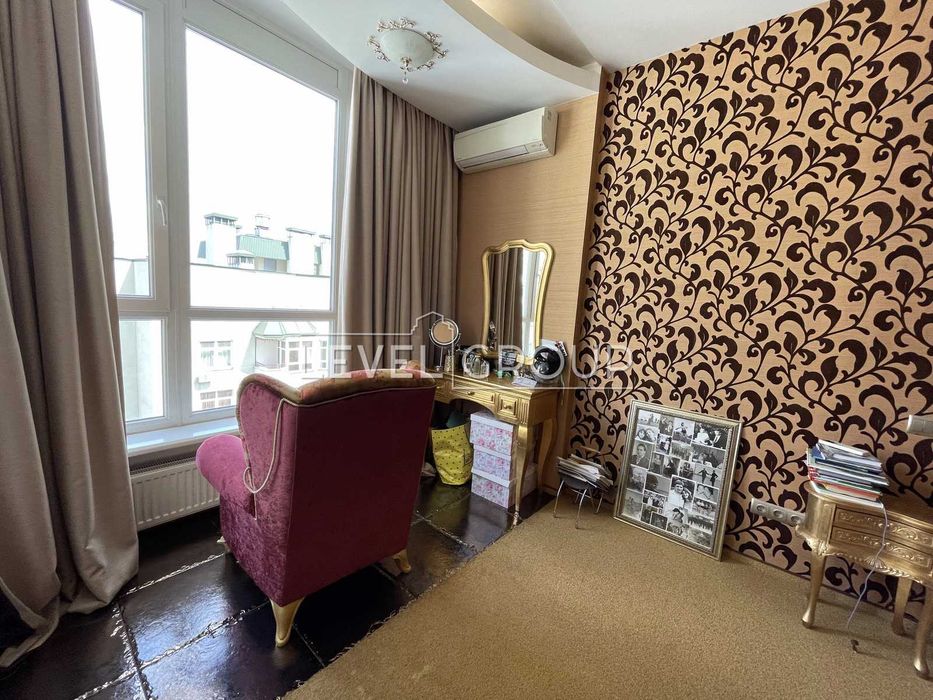 Apartment in Kyiv - More