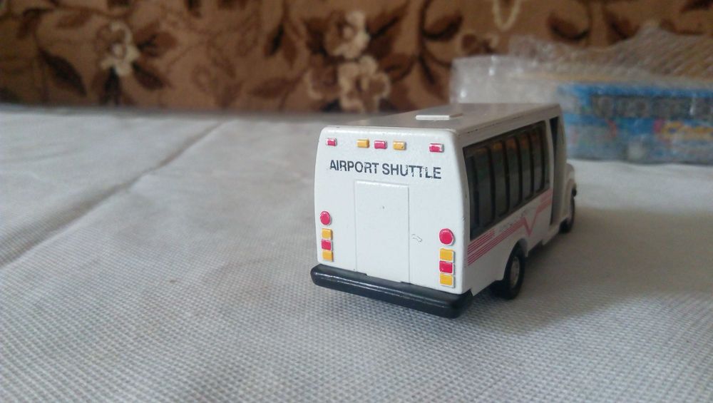 Модель буса Ford shuttle