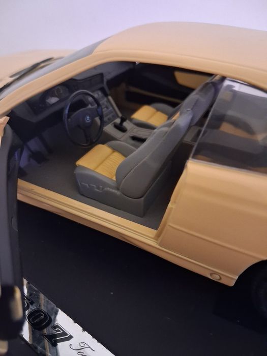 Bmw 850 csi revell żółte 1:18 kolekcjonerski
