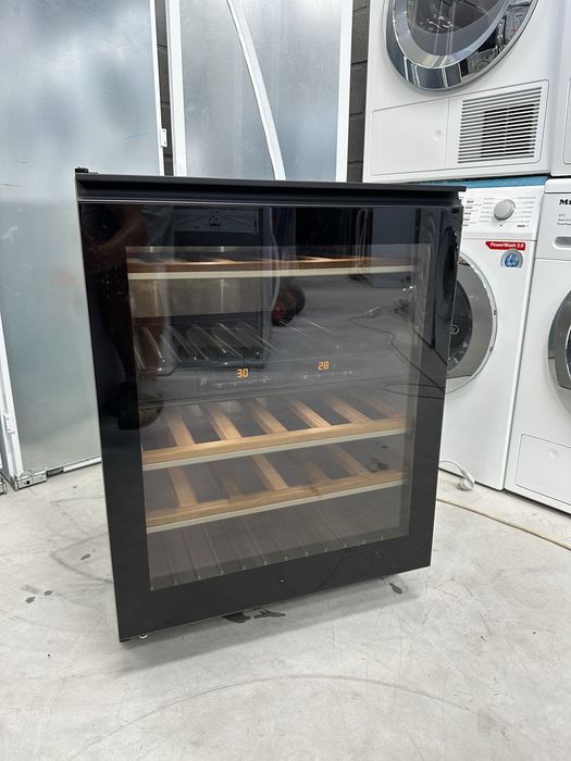 Винна шафа Mi KWT 4154 UG під стільницю!