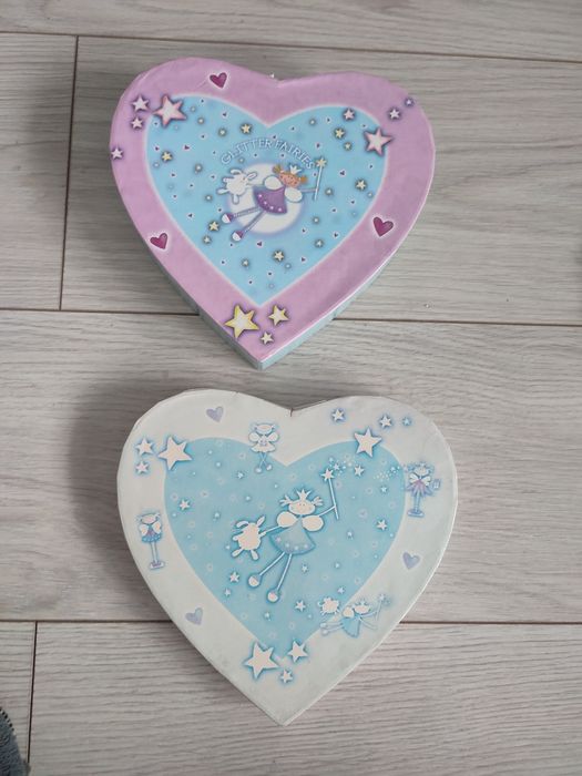 Pudełko  serduszko na drobiazgi na opaski do włosów dla dziewczynki