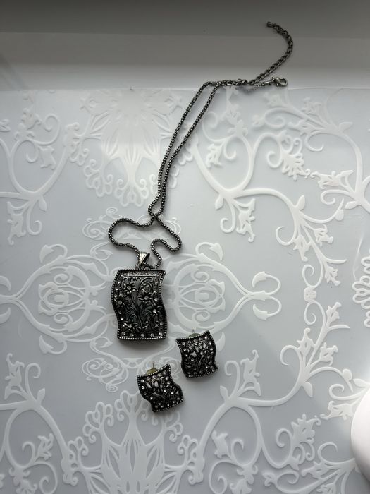 Набір з підвіски і сережок (біжутерія)