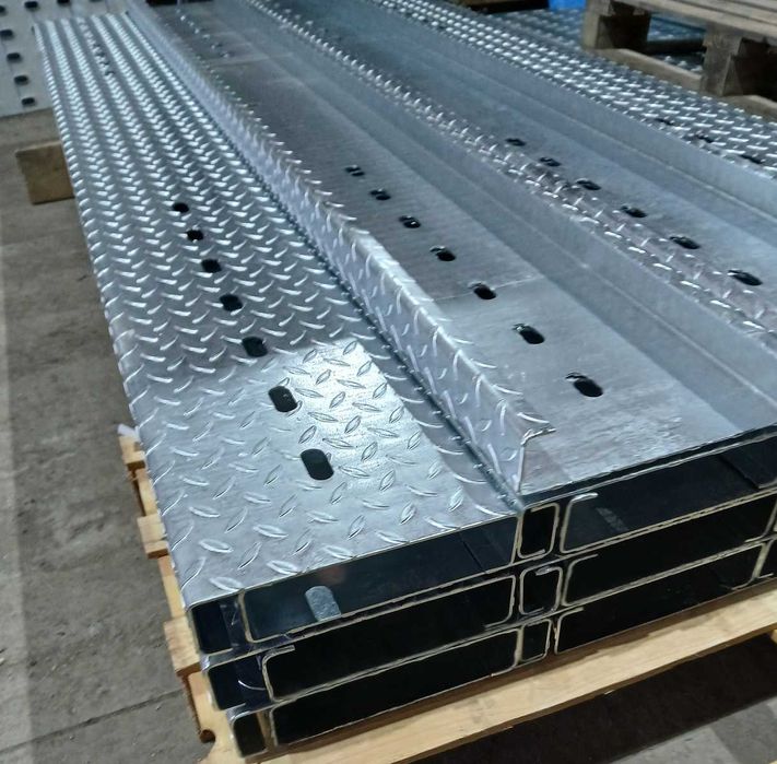 Blacha stal ocynkowana z otworami 4mm - panel do produkcji auto-lawet.