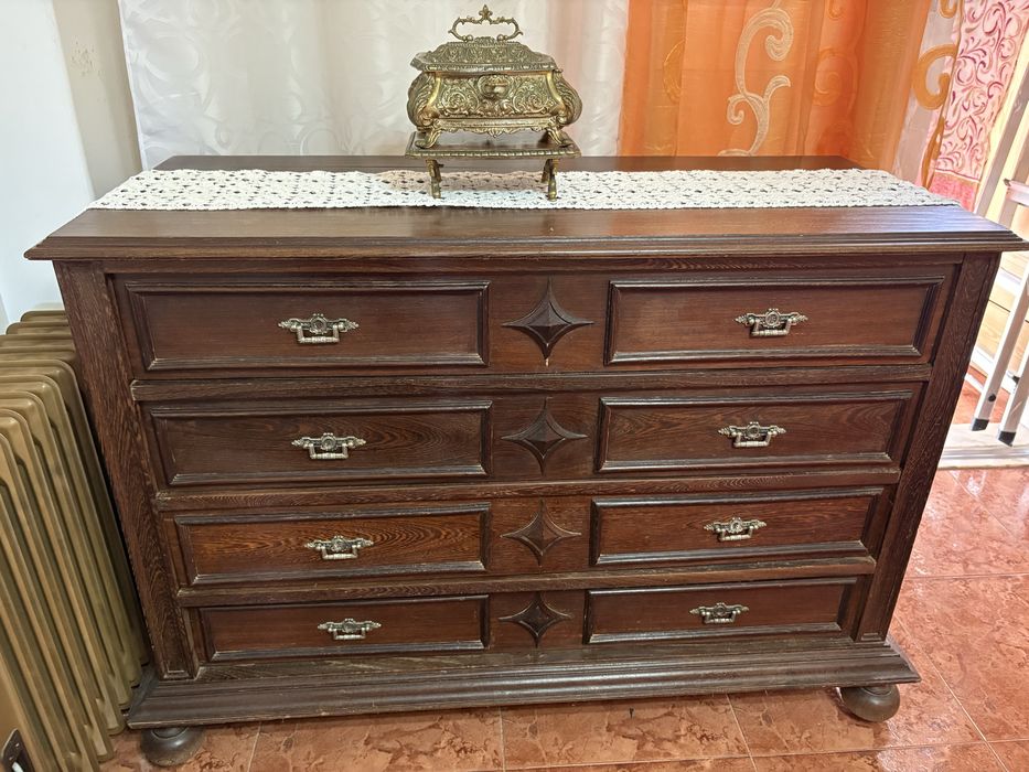 Conjunto de cama de casal, cómoda, duas cadeiras e dois espelhos