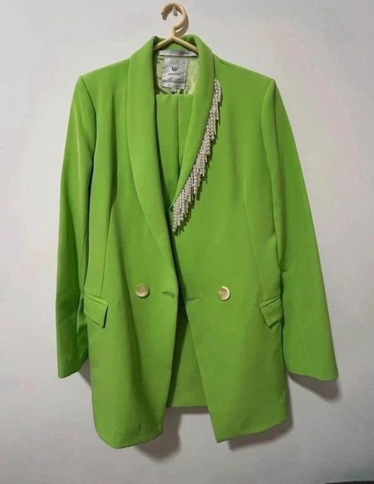 Fato Swallow verde com pérolas - blazer e calça M