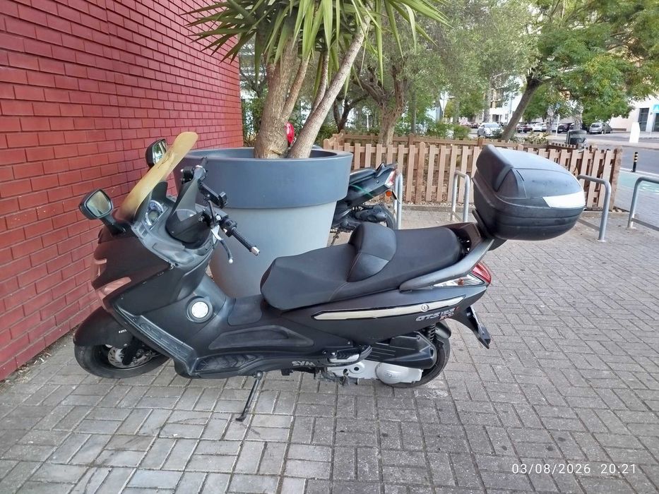 Vendo Mota SYM GTS Evo 125( ou troco por carro)