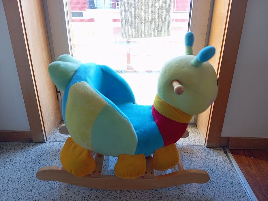 Baloiço em Peluche (Lagarta de Moni, um peluche de baloiço)