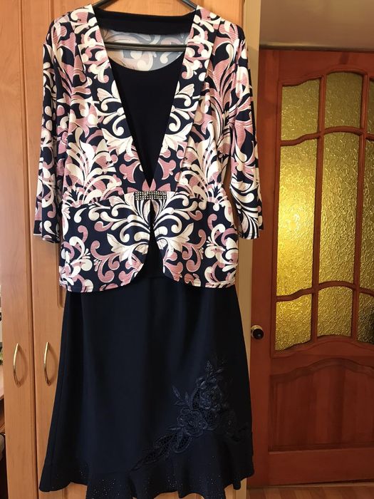 Продам новый женский костюм р. 54-56