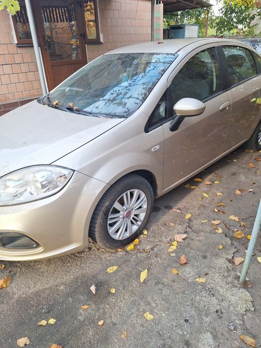 Автомобіль Fiat Linea