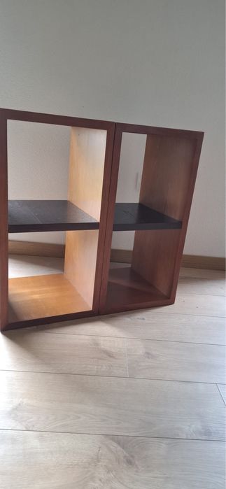 Módulos de prateleiras em madeira maciça