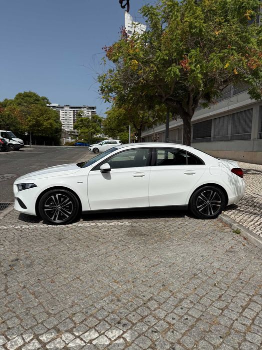Mercedes-Benz A 250 e Limousine (2025) - Garantia de fábrica Mercedes-Benz