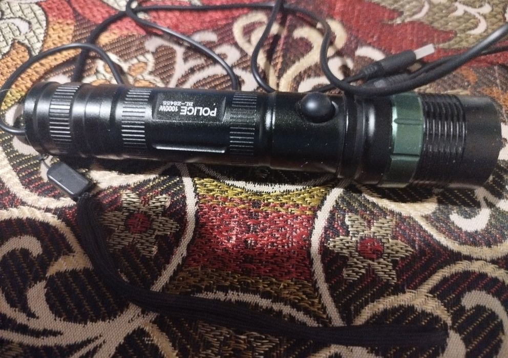 Фонарик тактичний